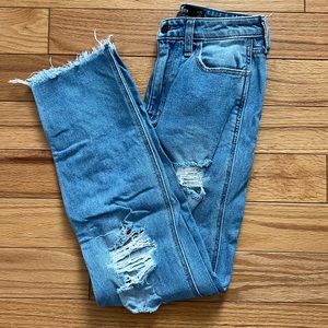 HOLLISTER Ultra-High Rise Mom Jean